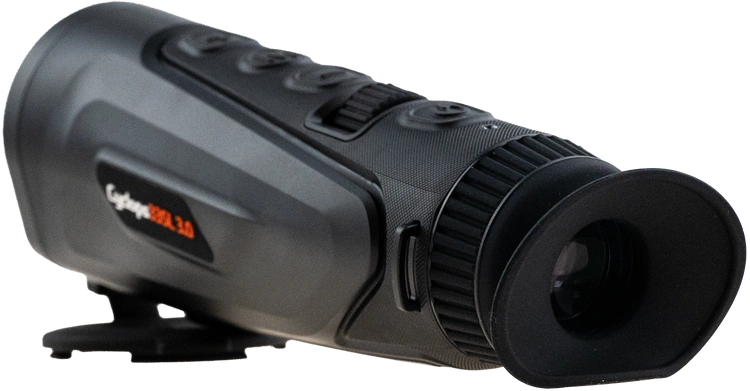 Monokular termowizyjny ThermTec Cyclops 335L 3.0 z gumowaną obudową na białym tle