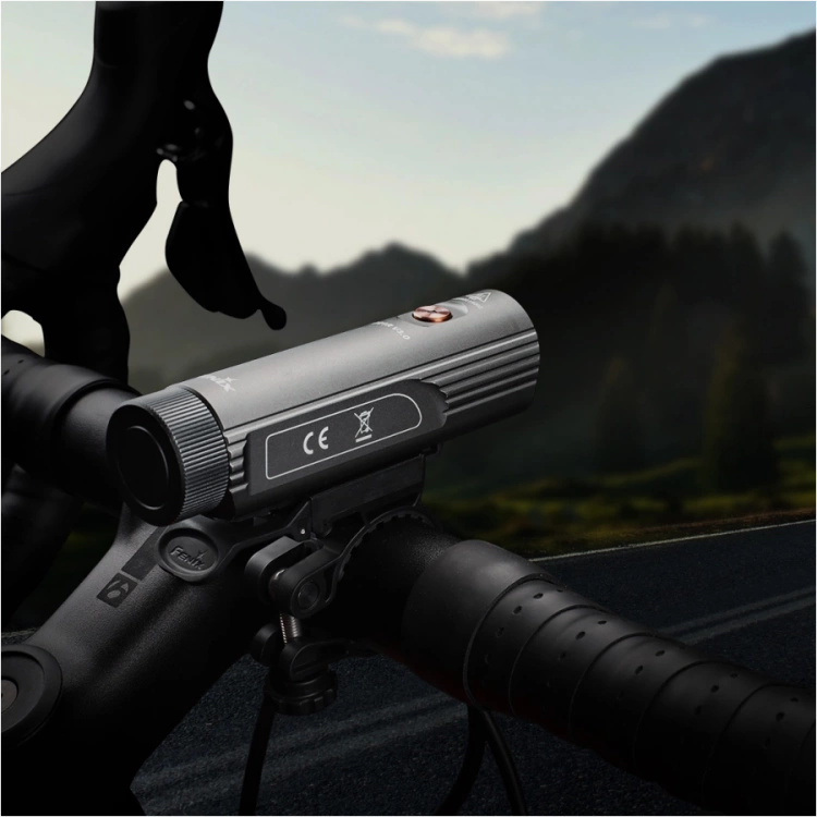 Lampa rowerowa Fenix BC21R v3.0 latarka do roweru