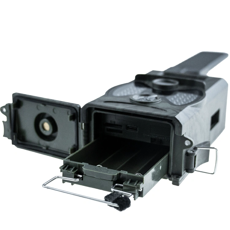 HC-300M — antena GSM, slot karty microSD i panel sterowania na obudowie fotopułapki