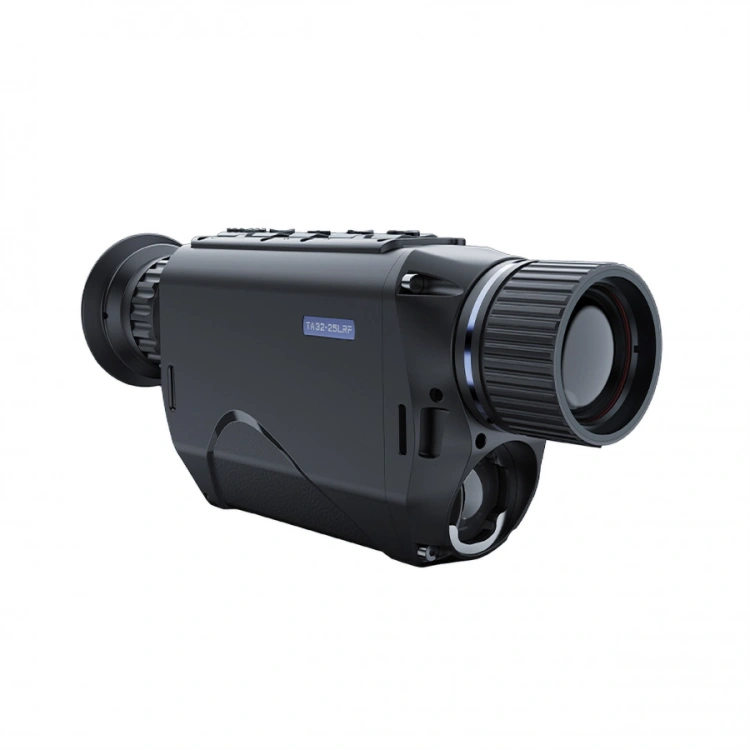 Kompaktowa kamera termowizyjna PARD TA322-35 LRF pokazanie wielkości urządzenia