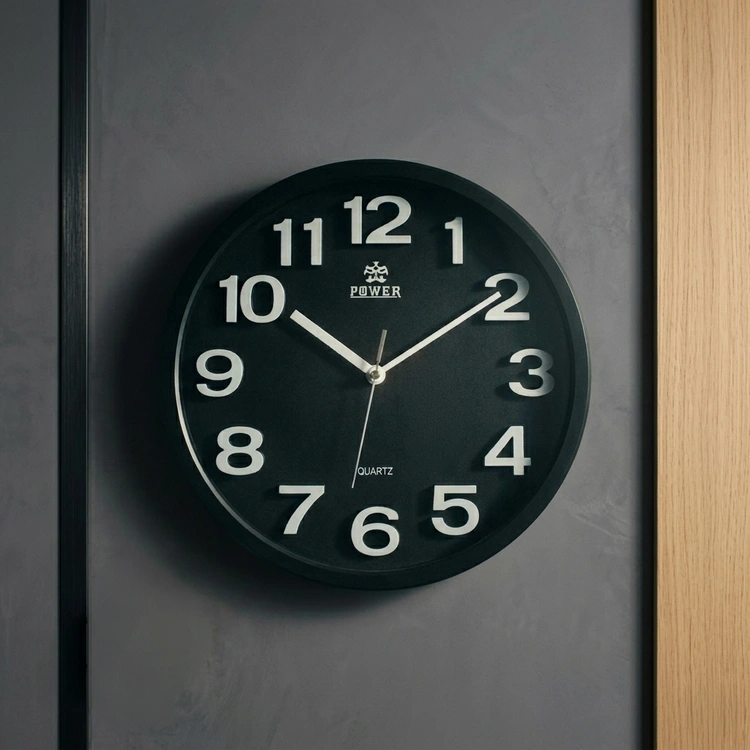 Zegar z mini kamerą