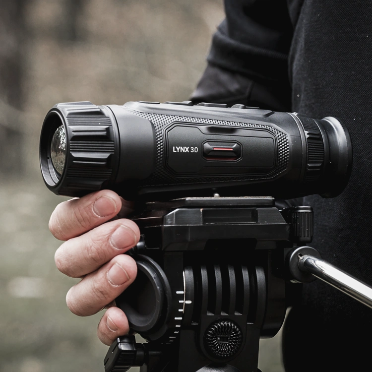 Kamera termowizyjna Hikmicro Lynx LQ35 na statywie