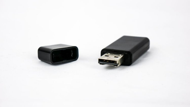 Powystawowy Podsłuch pendrive 64gb UR-01 24h nagrywania 192kbps