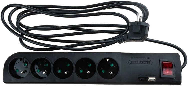 Wnętrze listwy zasilającej z modułem GSM i gniazdem na kartę SIM