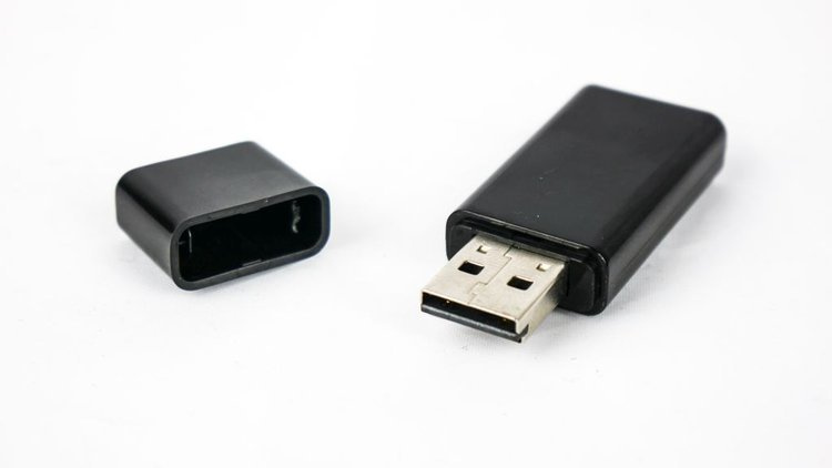 Powystawowy Podsłuch pendrive 64gb UR-01 24h nagrywania 192kbps