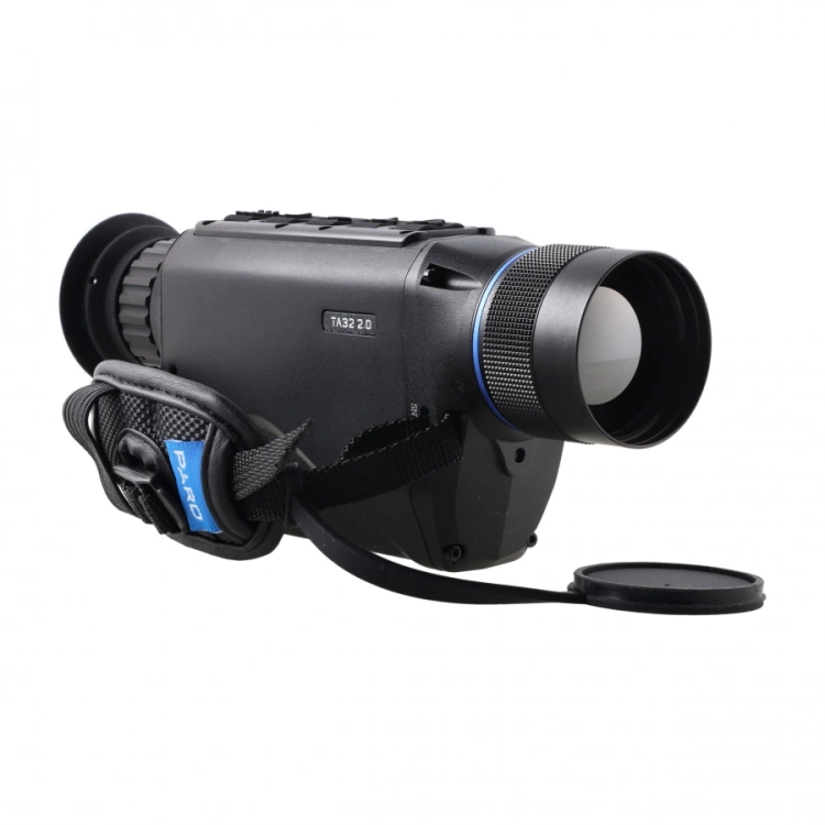 Kompaktowa kamera termowizyjna PARD TA322-35 pokazanie wielkości urządzenia