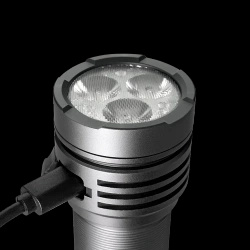 Ładowalna latarka ręczna LED everActive FL-3300R Luminator