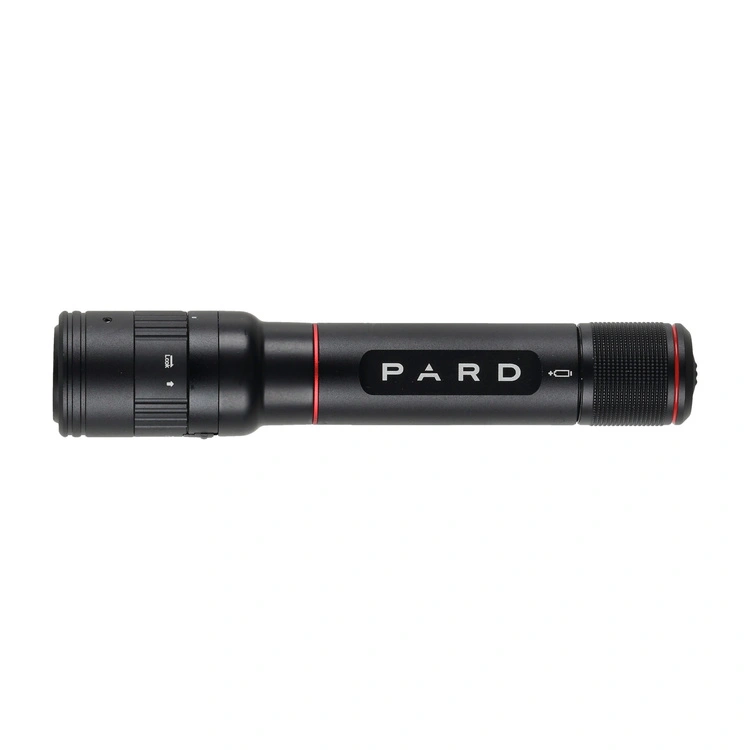 Iluminator podczerwieni PARD InfraX 940 nm zamontowany na broni z noktowizorem