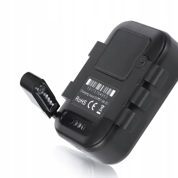 Lokalizator GPS MK059 PET z widocznymi wymiarami i portem USB