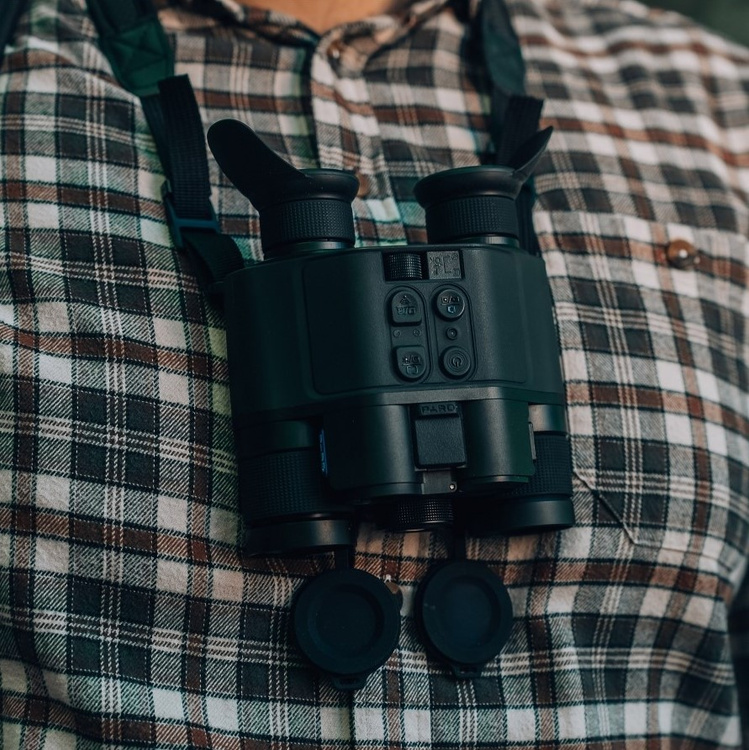 Lornetka multispektralna z dalmierzem PARD Osprey 4K 25/50 LRF + Iluminator IR3 940nm – na polowanie i obserwację nocną
