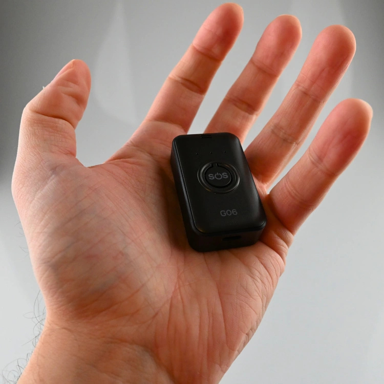 Lokalizator GPS MK06 z Podsłuchem i Głośnikiem Rozmowa + Nagrywanie + SOS