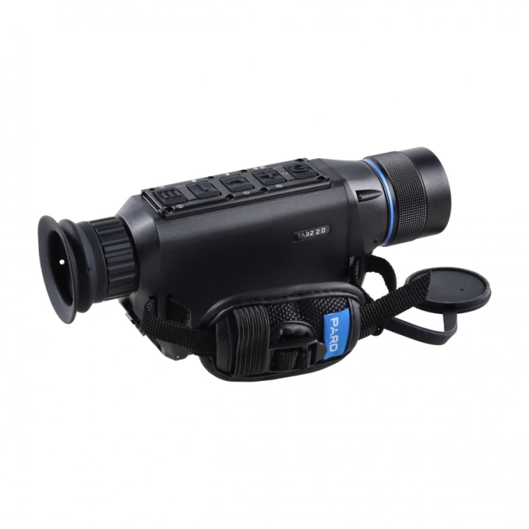 Obraz termowizyjny z PARD TA322 przedstawiający widok od prawej strony