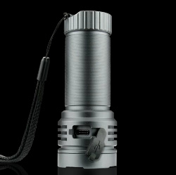 Ładowalna latarka ręczna LED everActive FL-3300R Luminator