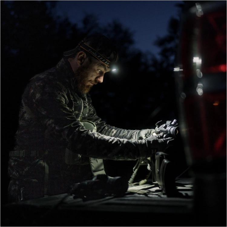 Latarka czołowa Fenix HM61R V2.0 zdjęcie w terenie