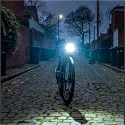 Lampa rowerowa Fenix BC21R v3.0 latarka do roweru